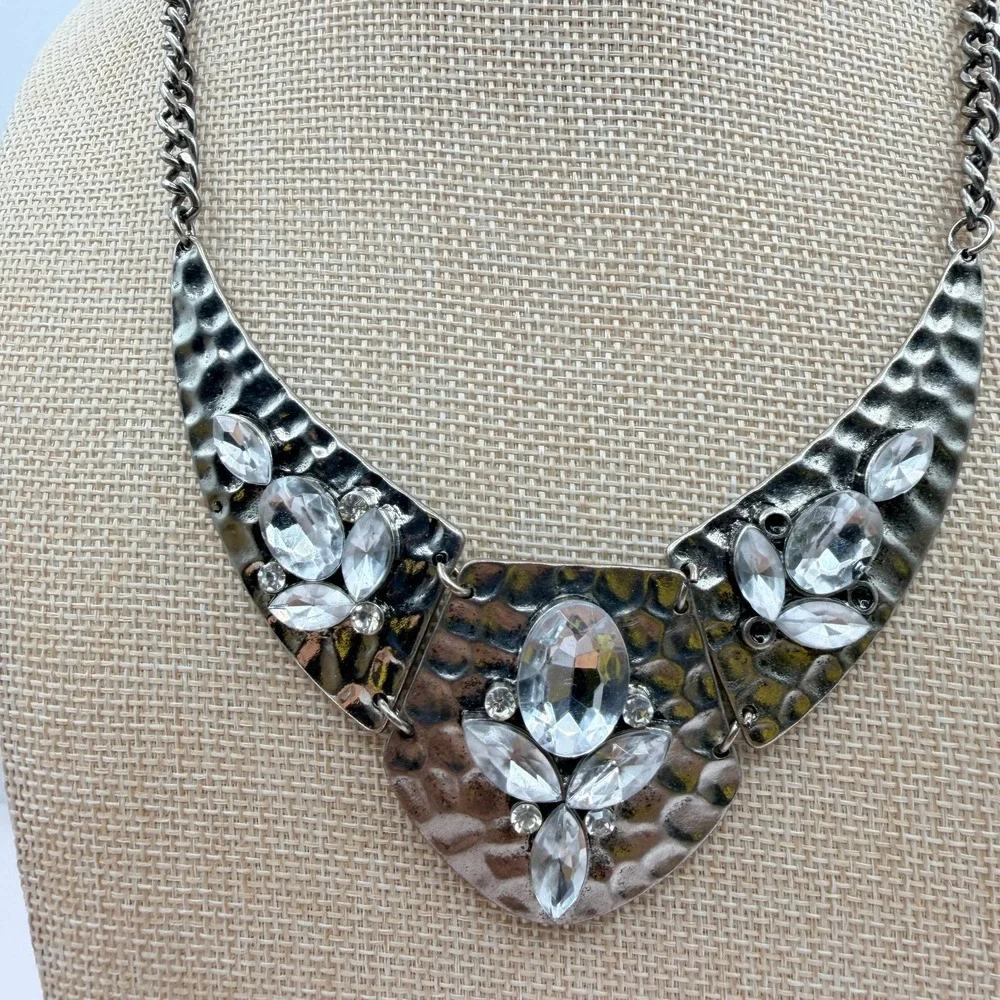 Vintage 90s Justin & Taylor SilverTone Hammered Bib Necklace Clear Glass Jewelry
